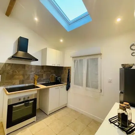 Apartament Shelter Orly
